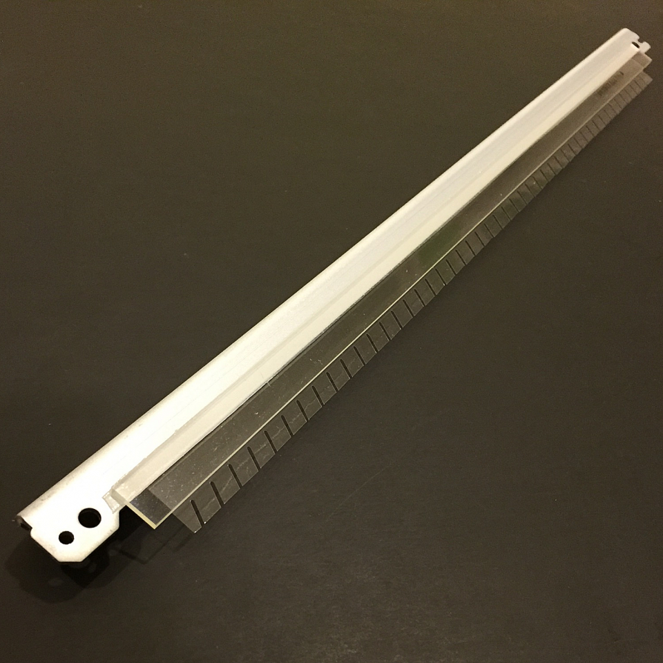 For rebuilding: 013R00674, 013R00676 - Drum Cleaning Blade for